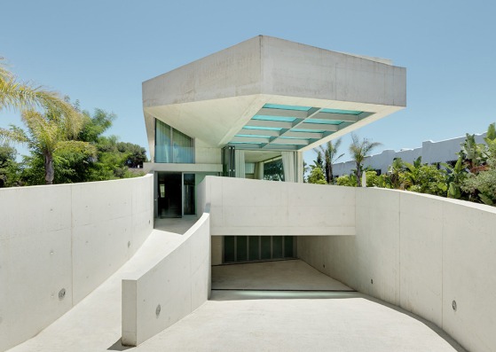 Access to car park. Jellyfish House by Wiel Arets Architects. Photography © Jan Bitter