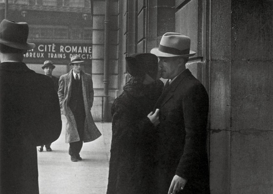 Brassaï. Lovers at the Gare Saint-Lazare. c. 1937. 23,6 x 17,3 cm [Plaisirs 143] Estate Brassaï Succession, Paris. © Estate Brassaï Succession, Pari