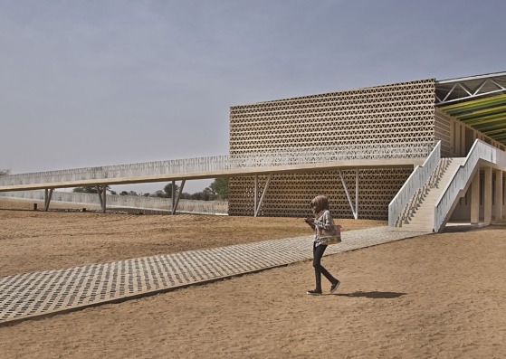 Nuevo edificio Aulario en la universidad Alioune Diop por IDOM. Fotografía por Francesco Pinton.