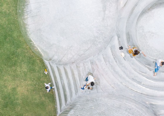 Pabellón multifuncional "Air Mountain" del Carnaval de Flores de Phoenix 2019 por Aether Architects. Fotografía por Zhang Chao