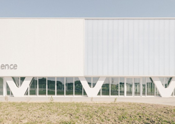 «La Providence» por ALTA Le Trionnaire - Le Chapelain. Fotografía por Charly Broyez