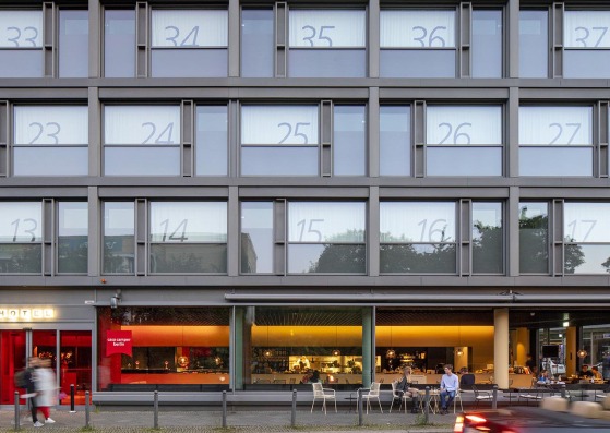 Café Camelon by MVRDV, GRAS Arquitectos, Laura V Rave. Photograph by Daria Scagliola