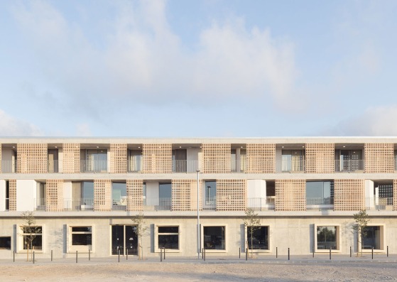 Housing, production and training building Esment Inca by AR3 Gualguasplliteras + MDBA. Photograph by Milena Villalba
