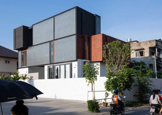 Casa Sena por Archimontage Design Fields Sophisticated. Fotografía por Rungkit Charoenwat