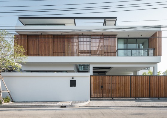 Casa Bangkae por Archimontage. Fotografía por Chalermwat Wongchompoo | Sofography