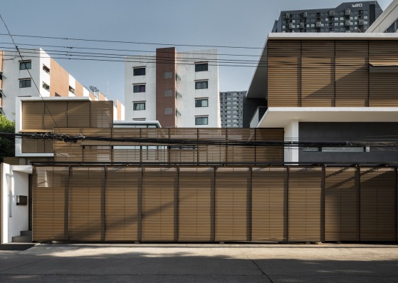 Vivienda Sukhumvit 91 por Archimontage Design Fields Sophisticated. Fotografía por Chalermwat Wongchompoo 