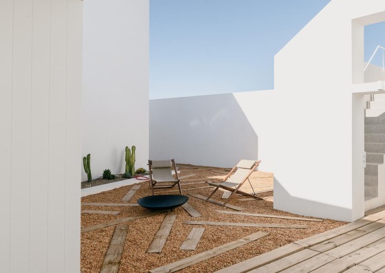 Casa Cabrita Moleiro by Atelier Data. Photograph by Richard John Seymour