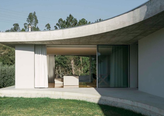 Gloma House by Bruno Dias Arquitectura. Photograph by Hugo Santos Silva
