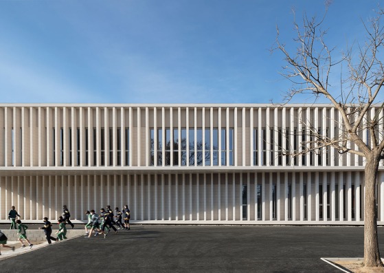 Escuela Camp Joliu por bxd arquitectura. Fotografía por Aleix Bagué 