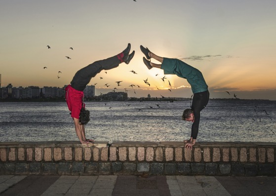 Jonathan Uriarte, Sebastián Laenz - Explanada de Trouville. Playa Pocitos. Circo&Ciudad por Alejandro Pérez Sacco
