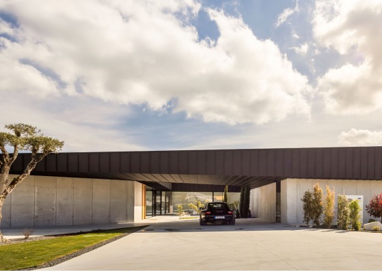 Casa Marinha-Grande por CONTAMINAR Arquitetos. Fotografía por Fernando Guerra | FG + SG