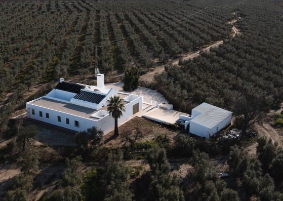 Vivienda rural El Cercao por Daroca Arquitectos. Fotografía por Fernando Alda