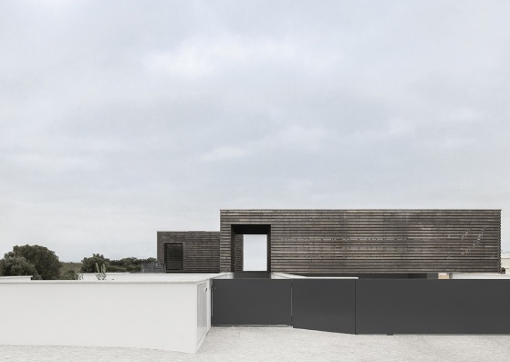 Casa TD por ESQUISSOS Arquitectura e Consultoria. Fotografía por Ivo Tavares Studio