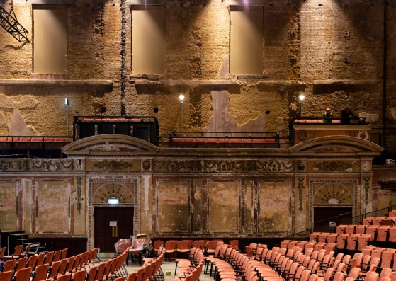 Rehabilitación del Teatro Alexandra Palace por Feilden Clegg Bradley Studios. Fotografía por Richard Battye