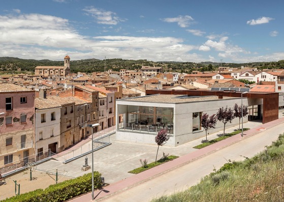 Centro de día y Hogar para mayores de Blancafort por Guillem Carrera. Fotografía por Adrià Goula 