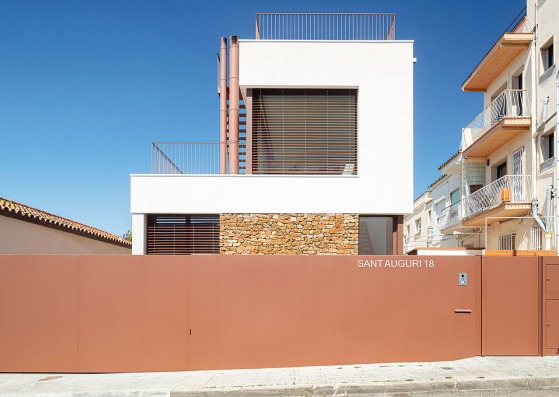 Casa d’en Jaume por Guillem Carrera. Fotografía por Adrià Goula 