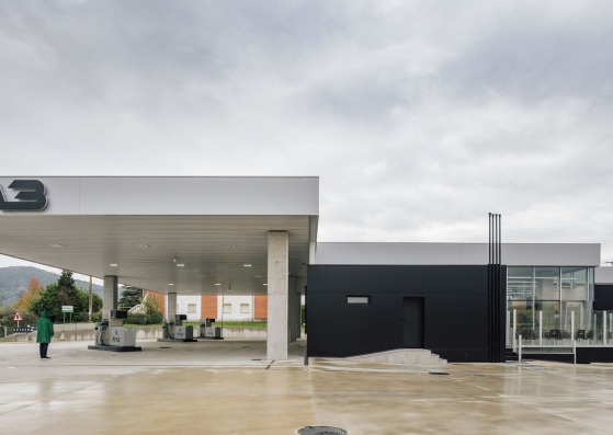 FM3 Estación de servicio por Héctor Navarro + arkhitekton. Fotografía por Imagen Subliminal