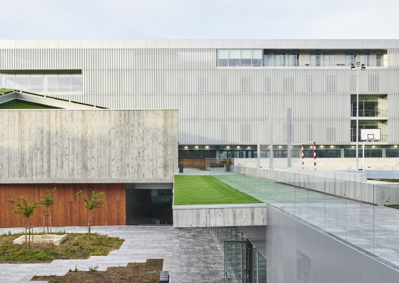 Aldapeta Maria Ikastetxea Marianistas School by Antonio Lorén and Olatz Maestre / IDOM. Photography by Iñaki Bergera