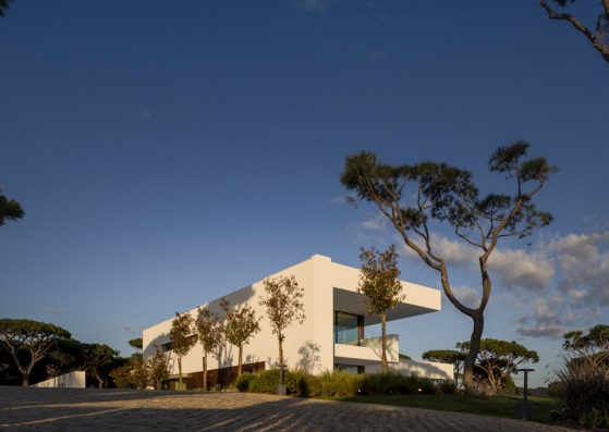 Casa Vilamoura RBR por João Tiago Aguiar, arquitectos. Fotografía por FG+SG Architecture Photograph