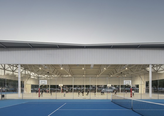 Pallejà Sports Complex by JPAM. Photograph by Jordi Surroca