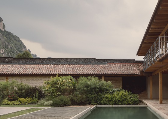 La Hacienda Jardín by Práctica Arquitectura. Photograph by César Béjar, Oscar Hernández