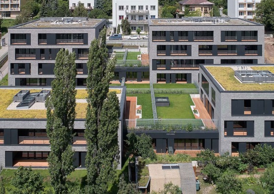 Four Houses in One por Kuba & Pilař architekti. Fotografía por BoysPlayNice
