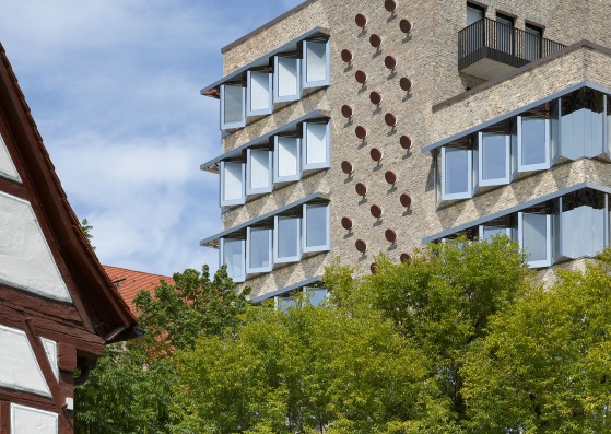 Sparkasse Ulm by Lederer Ragnarsdóttir Oei. Photograph by Roland Halbe