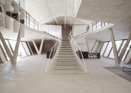 Overview. Loft Panzerhalle by smartvoll. Photograph @ Tobias Colz/smartvoll 