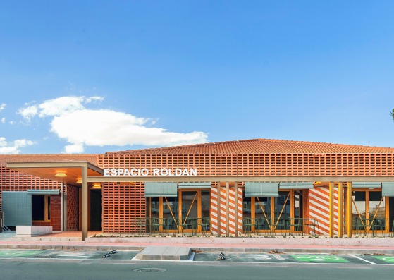 Roldán Civic Center by López+Aroca Arquitectura. Photograph by Pedro Noguera