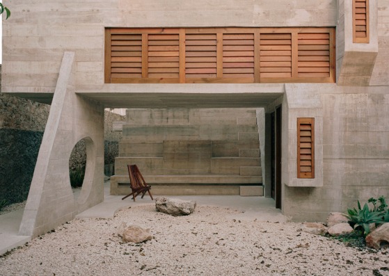 Mérida House by Ludwig Godefroy Architecture. Photograph by Rory Gardiner