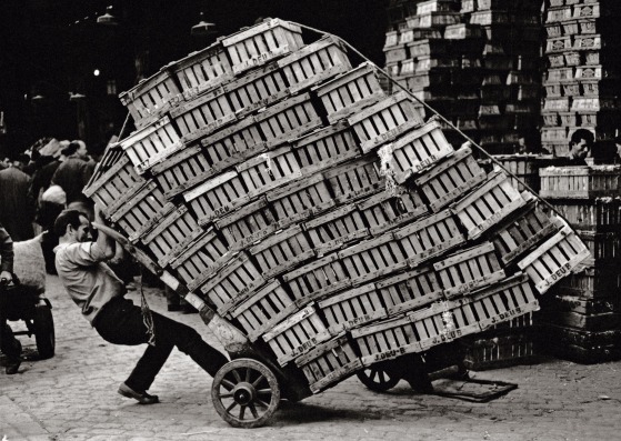 El Born. Barcelona, 1962. By Xavier Miserachs. Photograph © Arena and Mar Miserachs, courtesy via La Fabrica