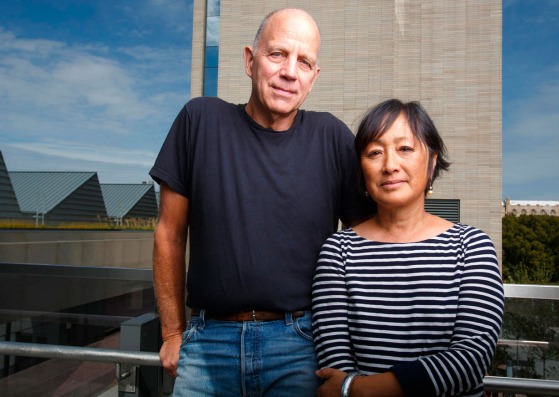 Architects Tod Williams, izquierda, y Billie Tsien, utoress de la University of Chicago Logan Center for the Arts. Fotografía © Jason Smith