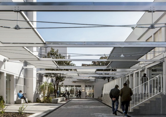Reforma de la escuela politécnica de Algeciras por OOOA Arquitectos. Fotografía por Jesús Granada