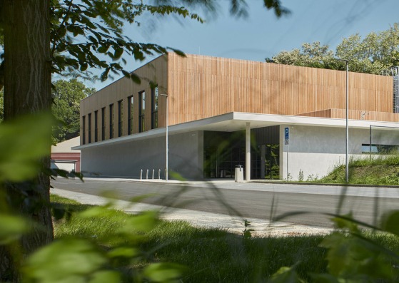 Sports Hall in Borky by OV-architekti. Photograph by BoysPlayNice