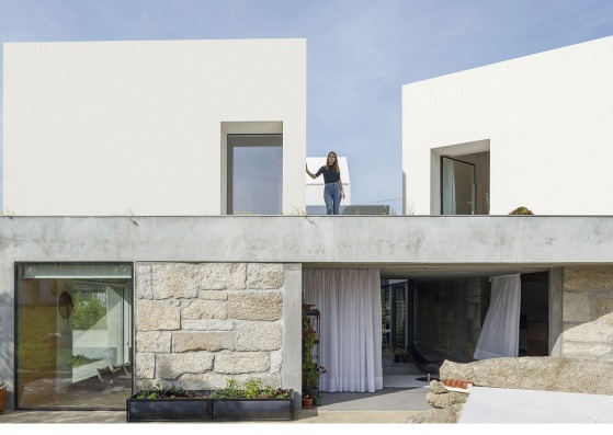 Rio House by Paulo Merlini Architects. Photograph by Ivo Tavares Studio