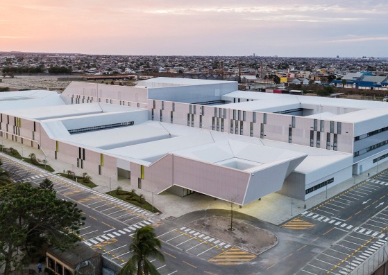 Hospital de Manta por PMMT. Fotografía por Sebastián Crespo – Bicubik