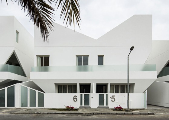 Residential Nasima by Studio Madouh. Image © Nelson Garrido / ngphoto.com.pt