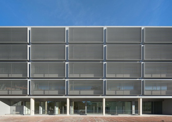 University Health Science Centre by Riaño arquitectos. Photograph by Alfonso Quiroga.