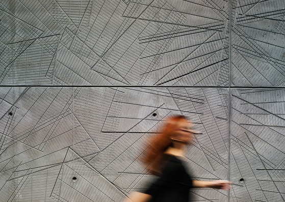 Enclosure detail. IT offices + classroom building by Rstudio . Photography © David Frutos