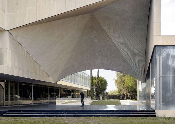 IESE - Business school by Sancho-Madridejos Architecture Office. Photography by Hisao Suzuki