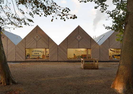 School “la ruche” Perthes-en-Gâtinais by TRACKS. Photograph by Guillaume Amat