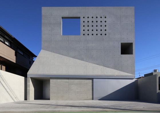 House in Tsudanuma by fuse-atelier. Photography © Shigeru Fuse