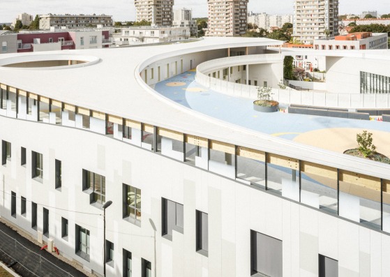 Geneviève-de-Gaulle-Anthonioz School Group by Atelier Aconcept. Photograph by 11h45