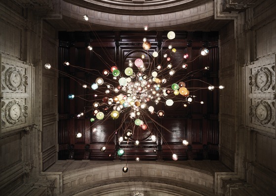 Vista desde abajo. 23.280, de Omer Arbel. London Design Festival 2013. Cortesía de V&A Museum vía Camron