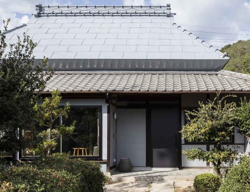 Renovation of a Minka with a ceramic artist’s studio by Raumus. Photograph by Norihito Yamauchi