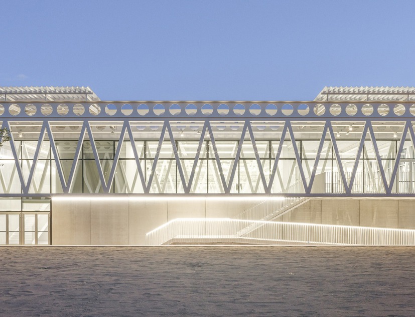 Olgiate Olona Sport Hall by Giulia de Appolonia. Photograph by Filippo Poli