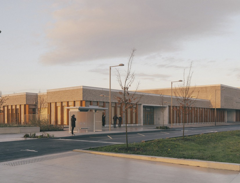 Grupo escolar «Claudie Haigneré» por Vallet de Martinis Architectes. Fotografía por Charly Broyez