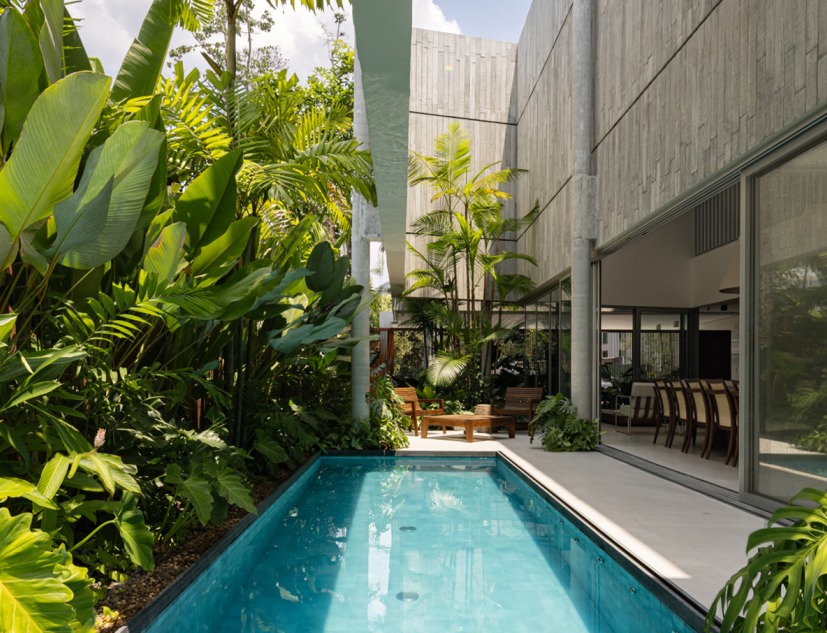 "Casa da Sombra" by Laurent Troost Architectures. Photograph by Joana França