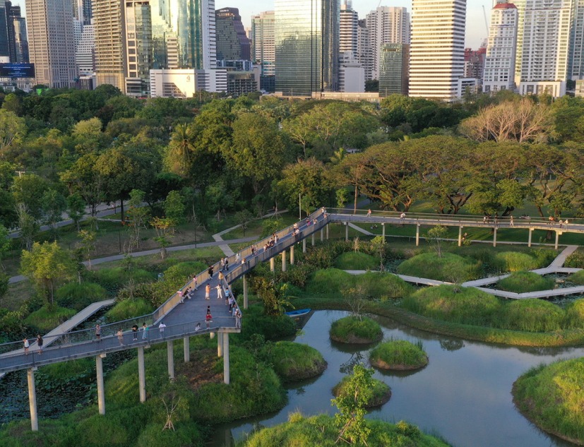 Benjakitti Forest Park by Turenscape + Arsomsilp Community and Environmental Architect. Photograph by Srirath Somsawat