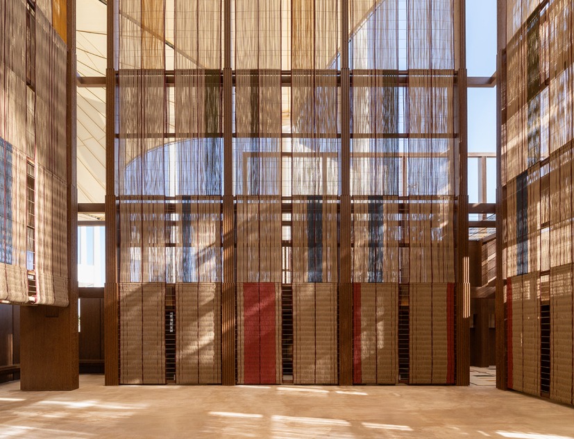 Transitoriedad arraigada por EAST Architecture Studio. Fotografía por Marco Cappelletti, cortesía de la Diriyah Biennale Foundation